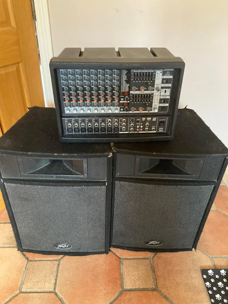 PA SYSTEM AND SPEAKERS WITH STANDS AND LEADS - Image 1