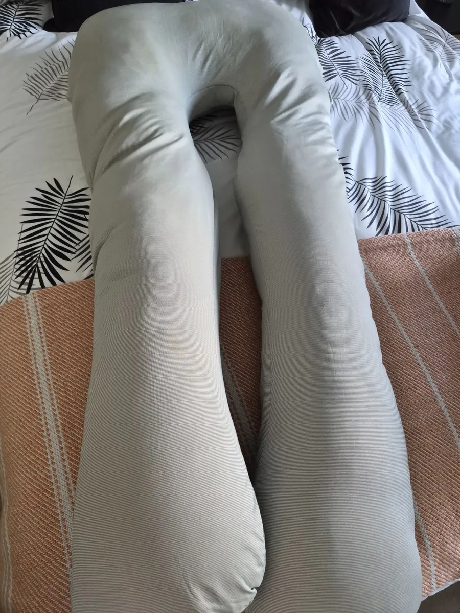 Pregnancy pillow - Image 1