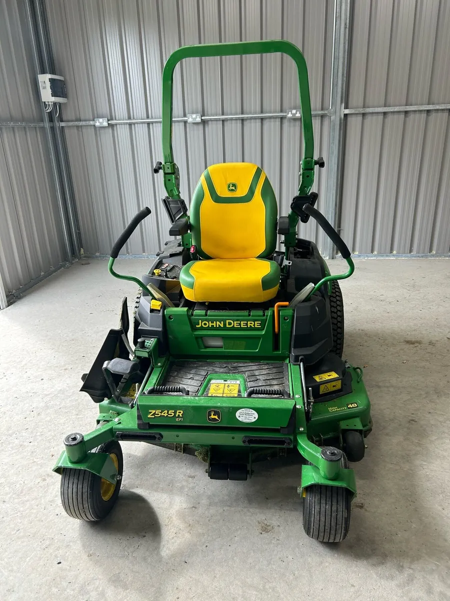 John Deere lawnmower - Image 1