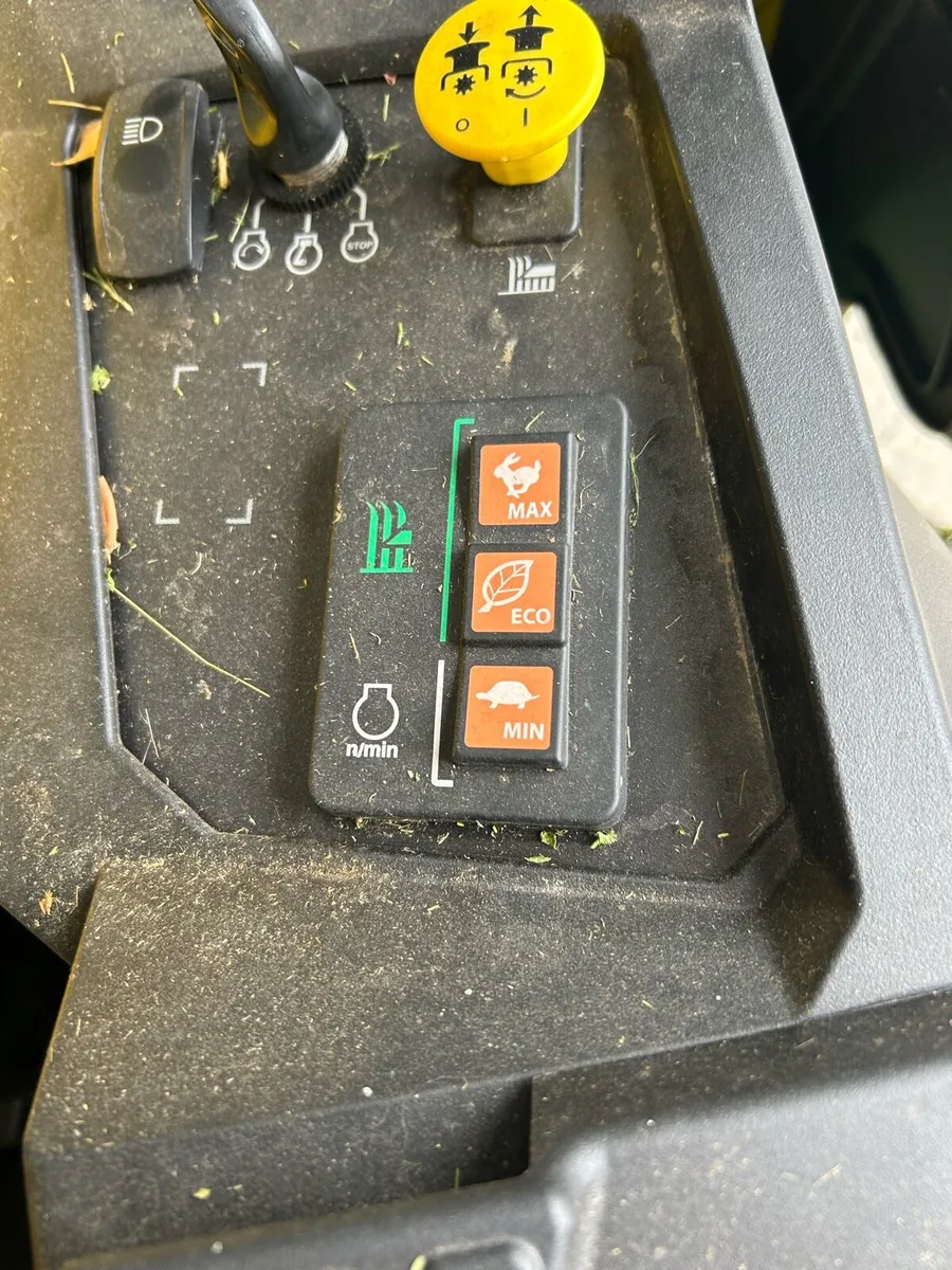 John Deere lawnmower - Image 4