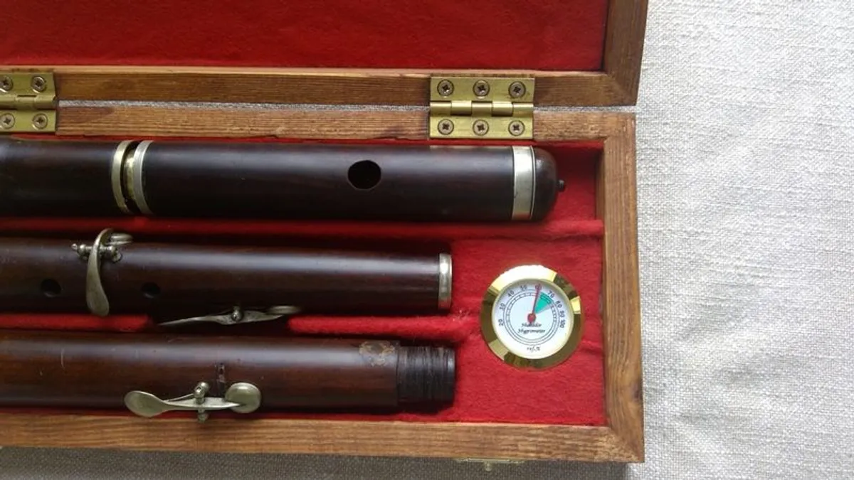Traditional Wooden Flute - Image 2