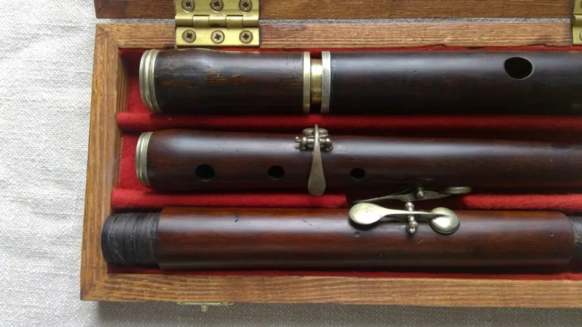 Traditional Wooden Flute - Image 3
