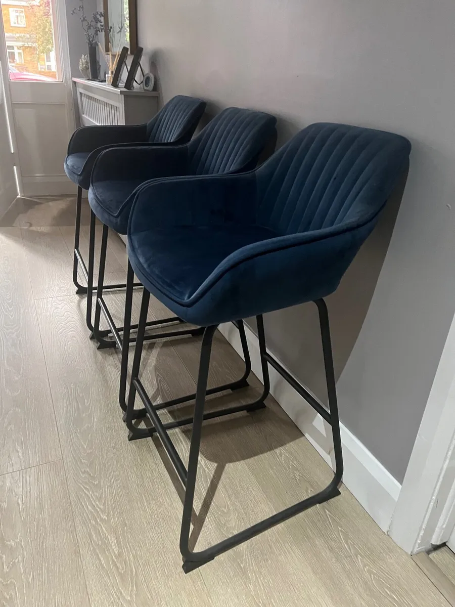 Set of 3 ez living bar stools Blue Velvet - Image 1