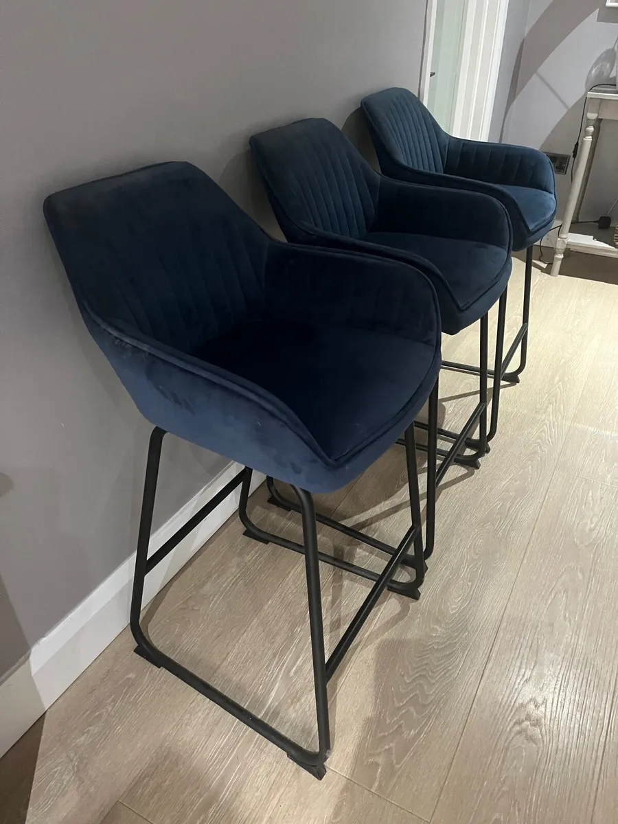 Set of 3 ez living bar stools Blue Velvet - Image 2