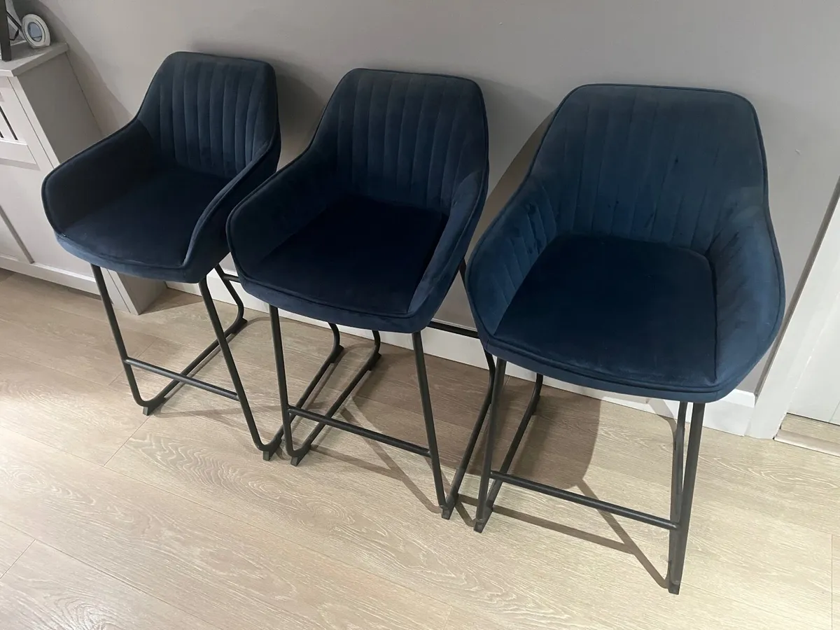 Set of 3 ez living bar stools Blue Velvet - Image 3