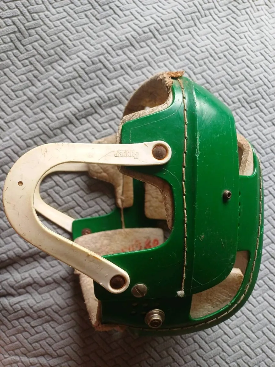 Cooper SK100 Old Style Hurling Helmet - Image 1