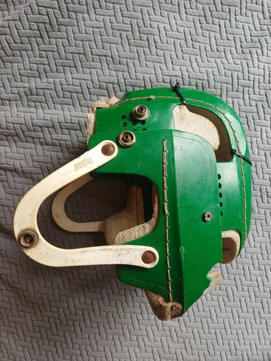 Cooper SK100 Old Style Hurling Helmet - Image 3