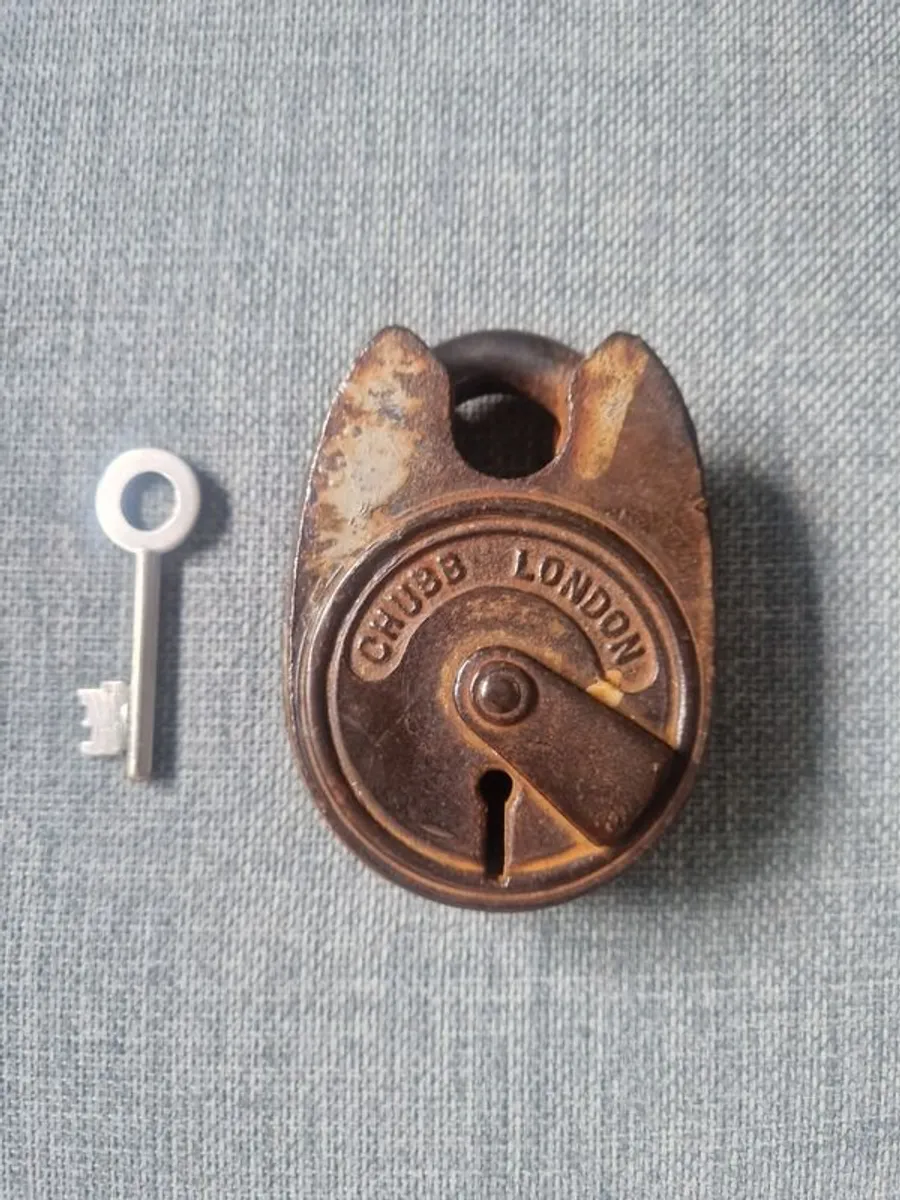 Vintage heavy duty chubb lock - Image 1
