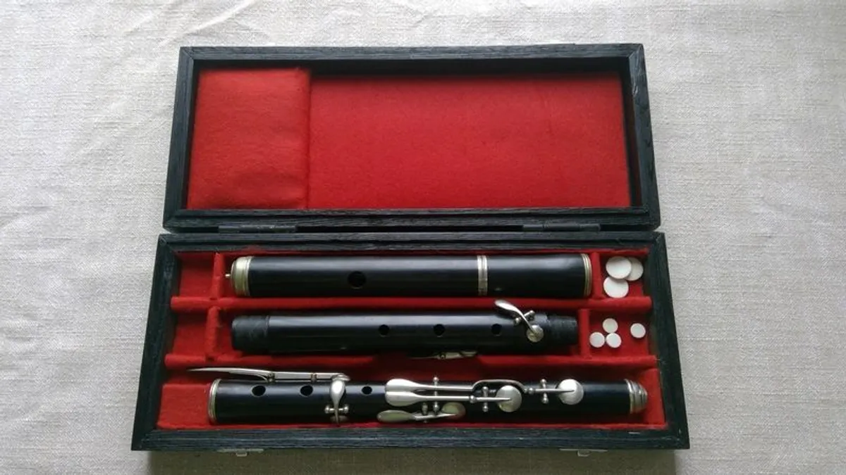 Traditional Ebony Flute - Image 1