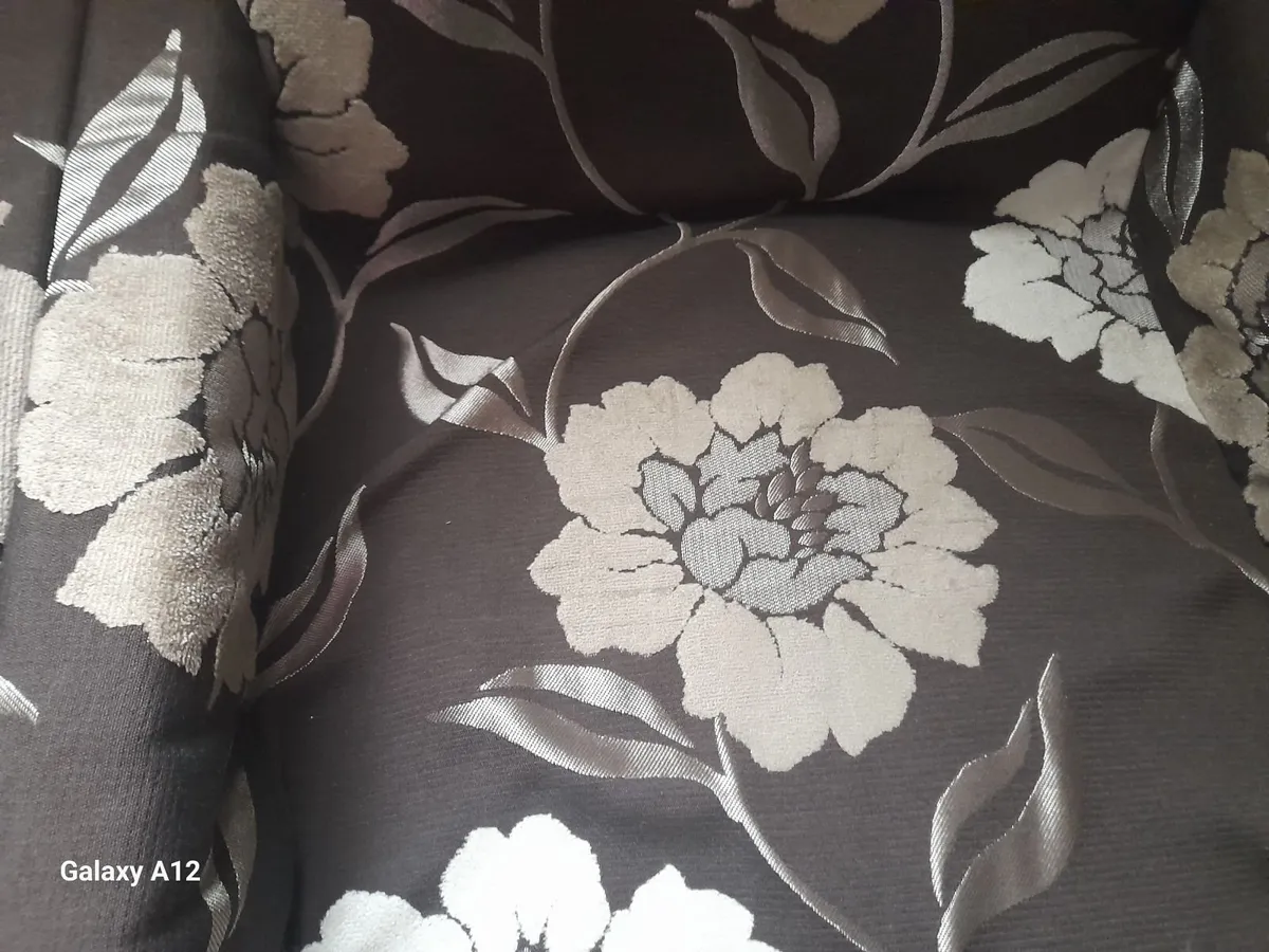 Two beautiful armchairs,75  euros for both - Image 4