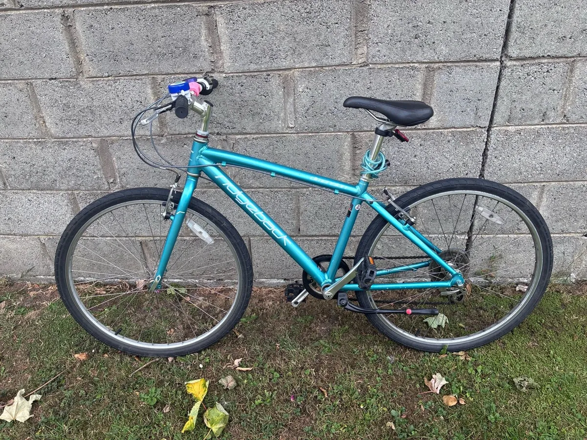 Child’s hybrid bike 6 -10 years - Image 1