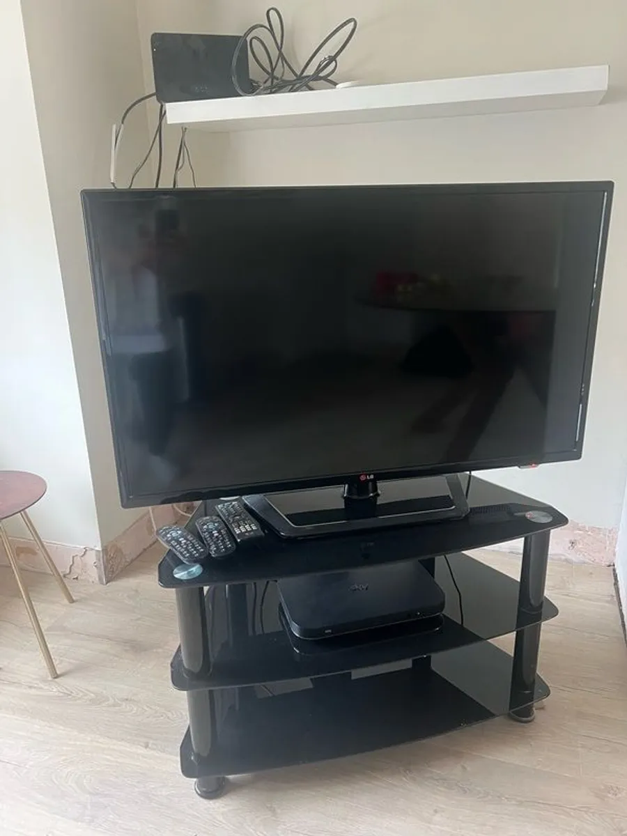 42" Full Hd Led Tv - Image 1