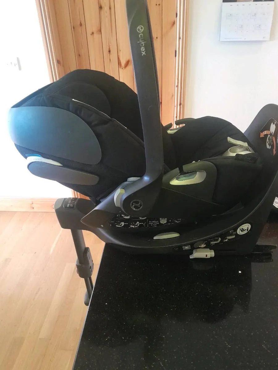 Cybex Cloud Z Car Seat and Base - Image 2