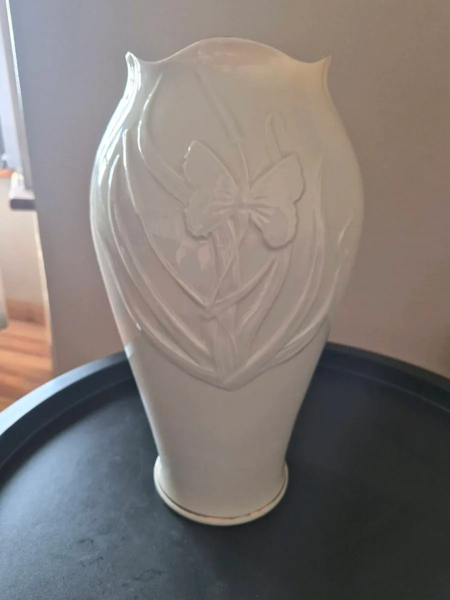 Belleek vases - Image 1