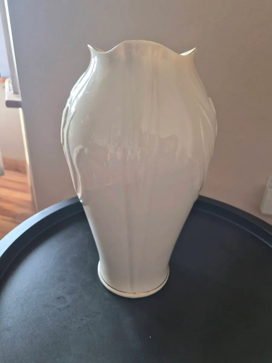 Belleek vases - Image 2