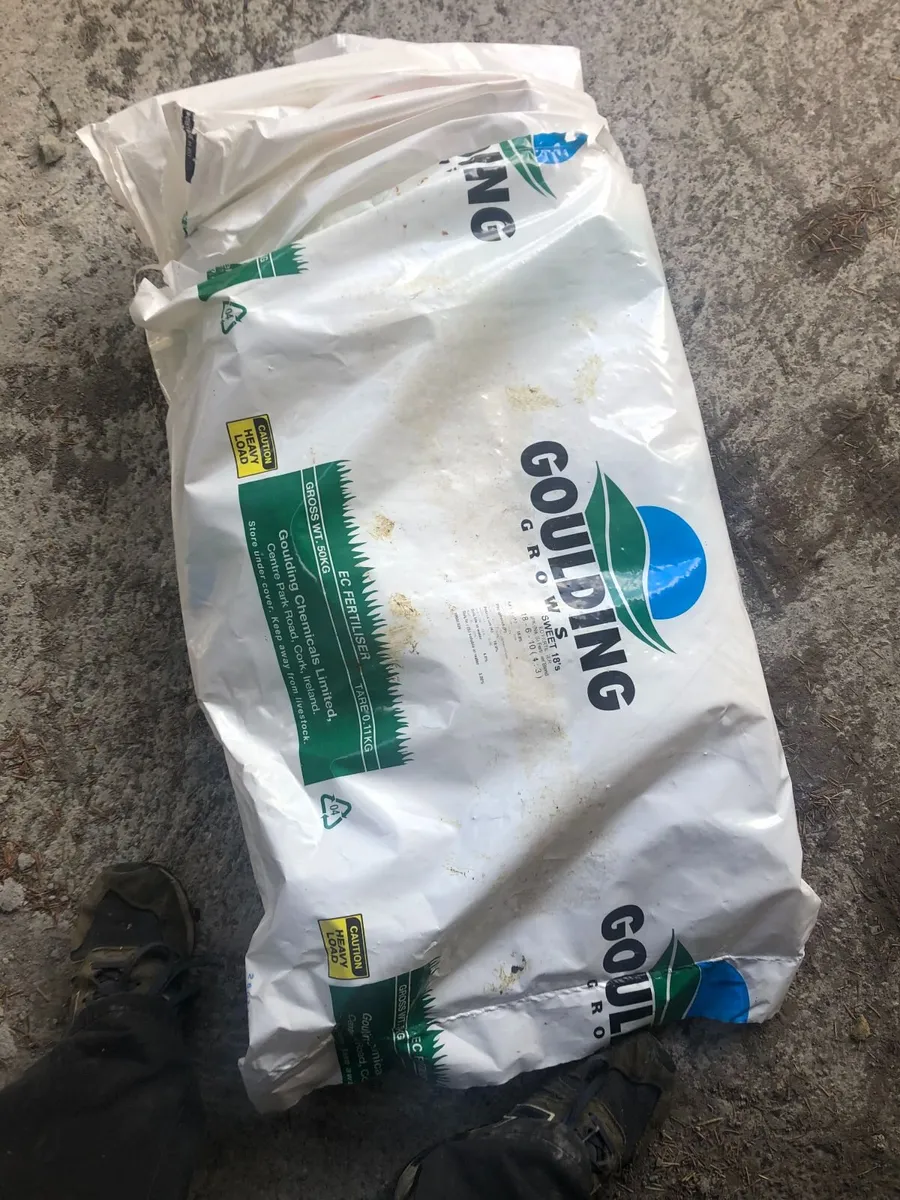 Fertilizer bags and meal bags for turf