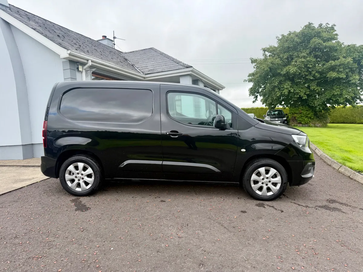NO VAT 2019 Vauxhall Combo 1.5 Limited Edition - Image 4