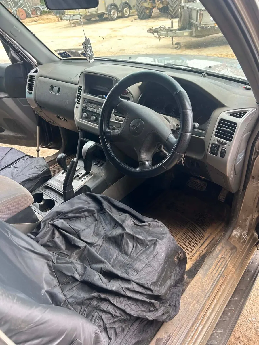 Mitsubishi pajero - Image 4