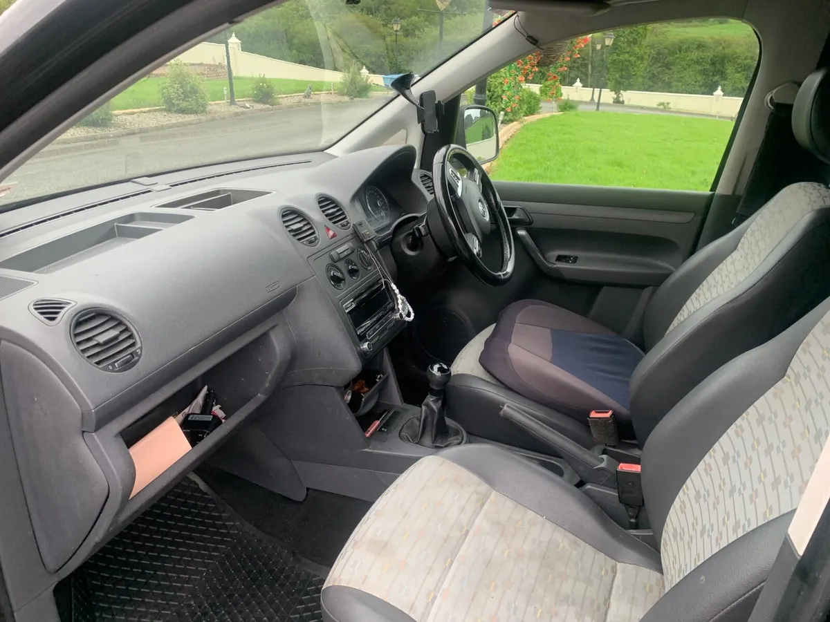 Volkswagen Caddy 2011 - Image 2