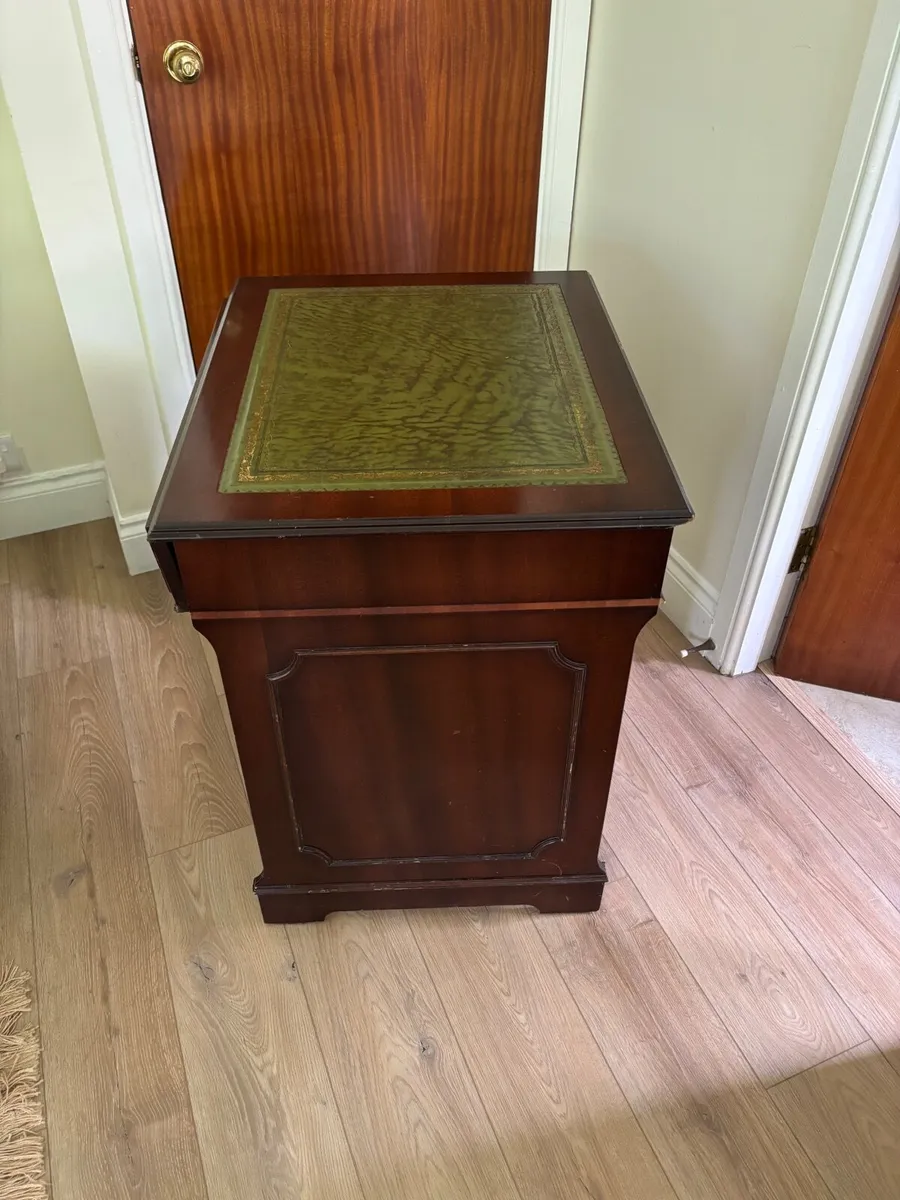Antique Style Desk - Image 3