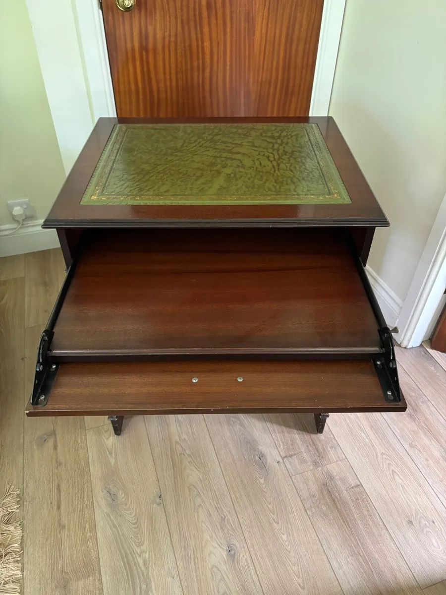 Antique Style Desk - Image 2
