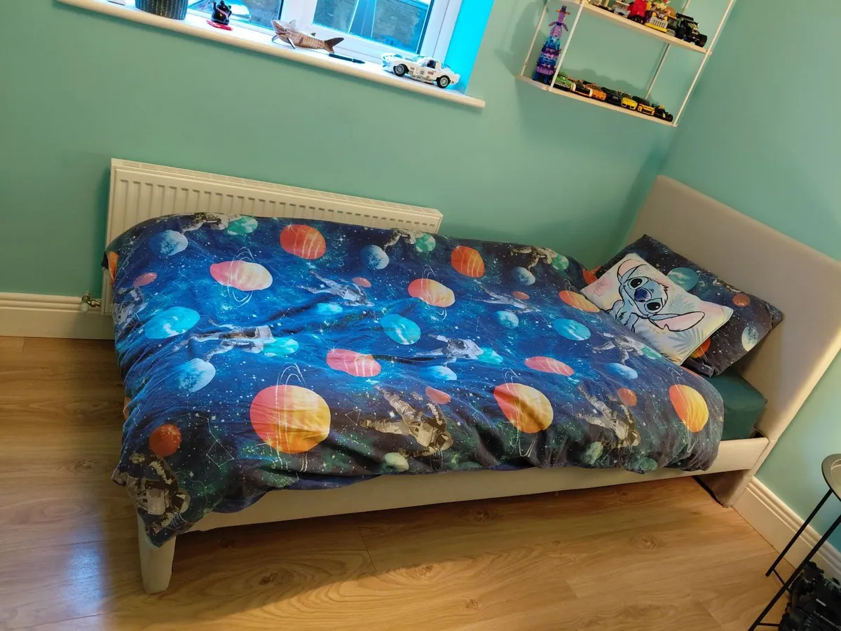 Bed - Image 2