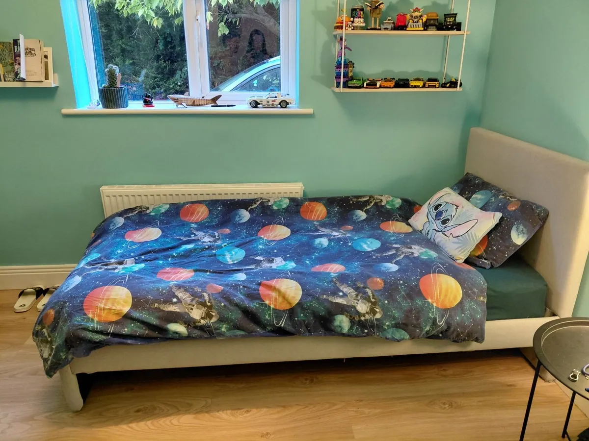 Bed - Image 1