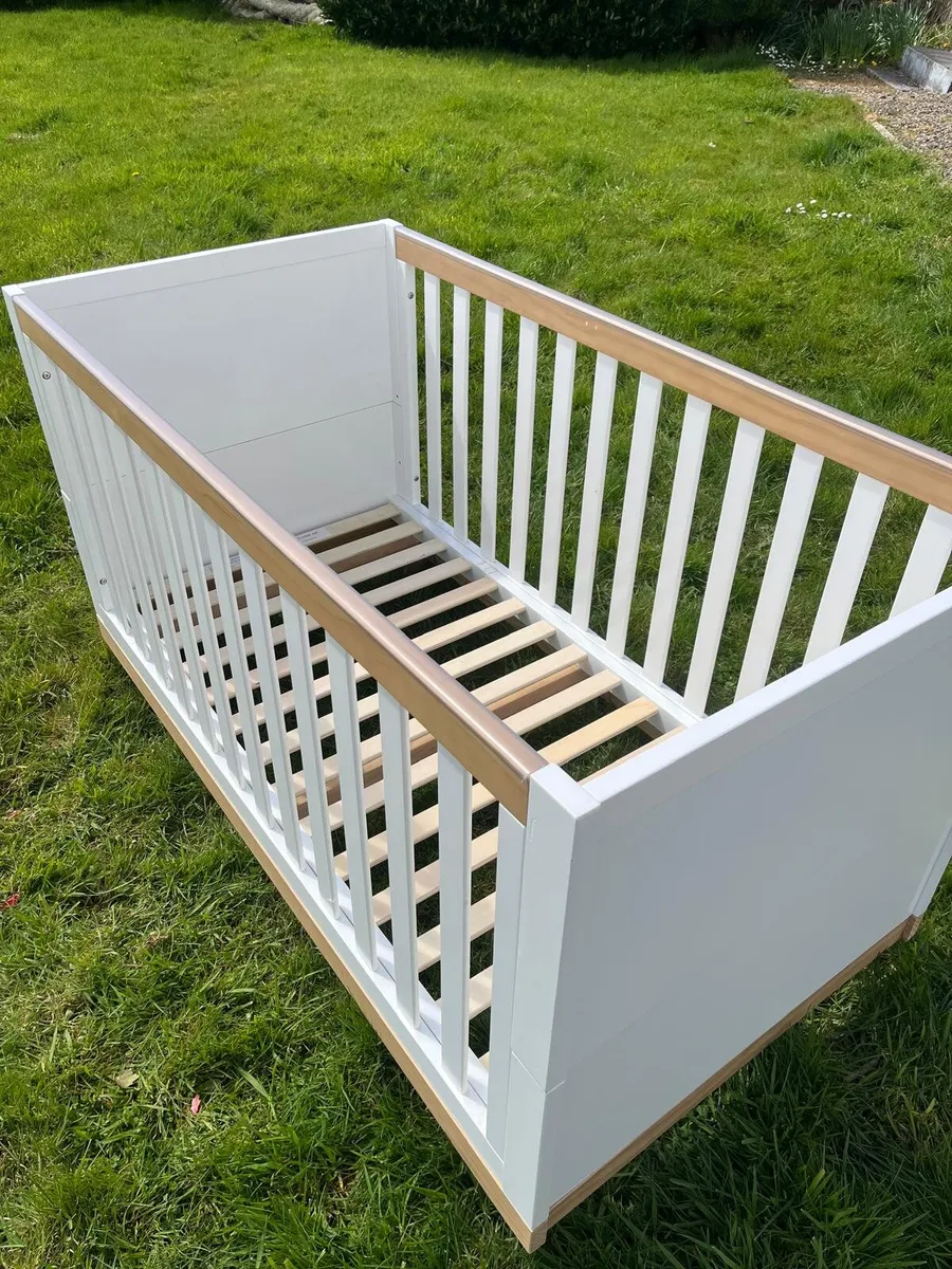 Baby / Toddler cot bed - Image 2