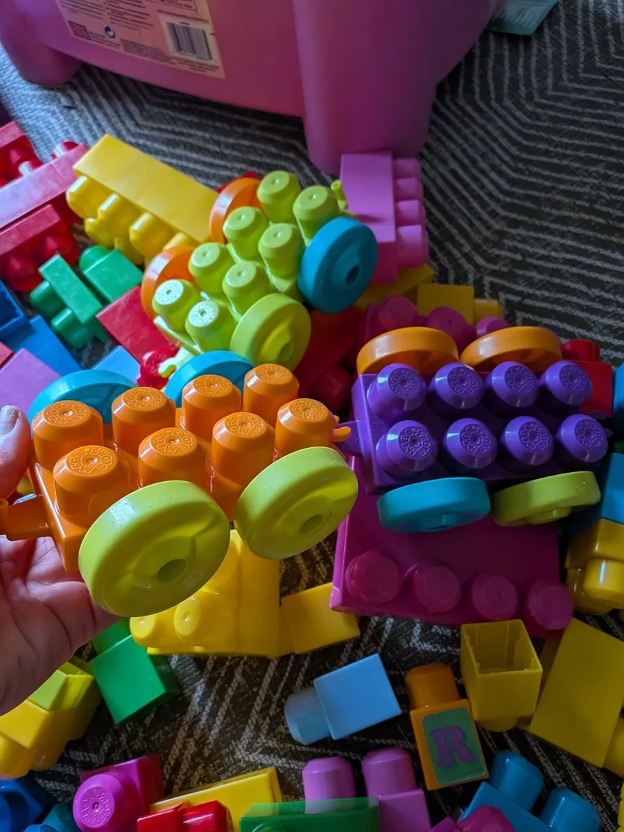 Lego star out with these chunky Lego pieces - Image 3