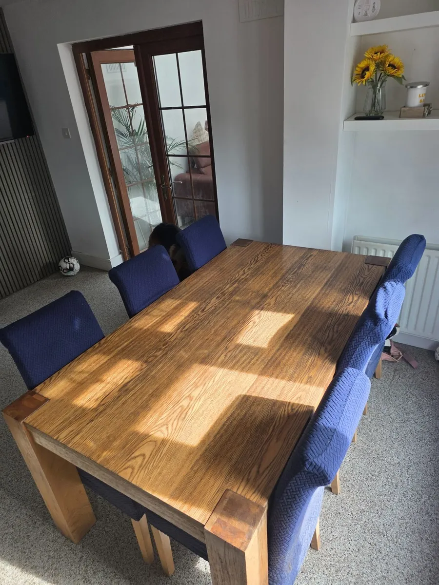 Table and chairs x 6 - Image 1