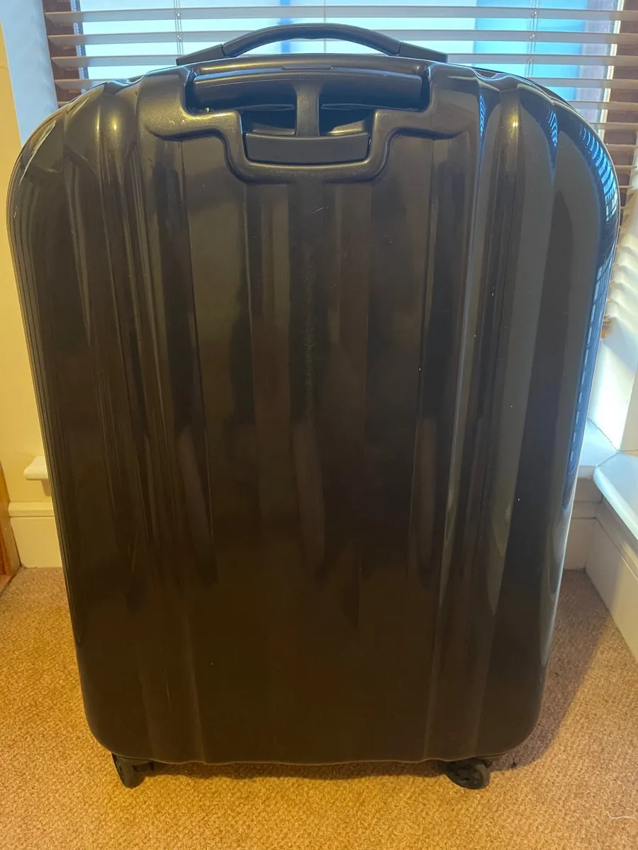 FREE Tripp Large Lightweight Suitcase - Image 2