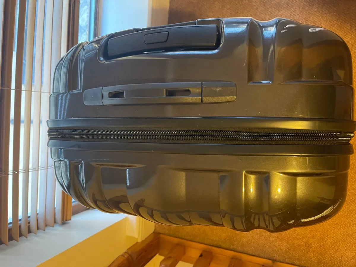 FREE Tripp Large Lightweight Suitcase - Image 3
