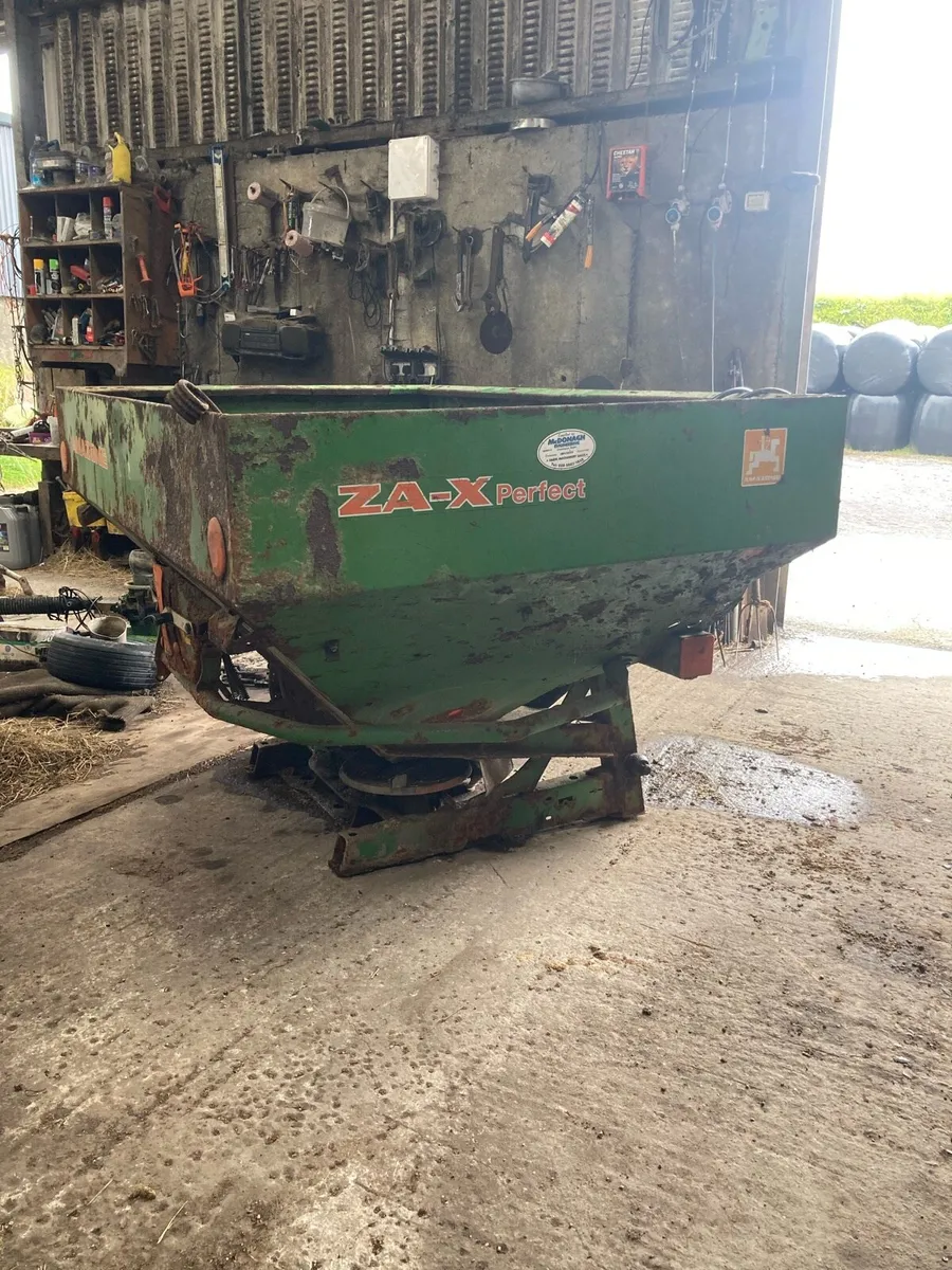 Amazone Fertiliser Spreader - Image 4