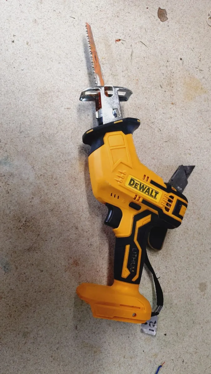 Dewalt saw {bare tool} - Image 1
