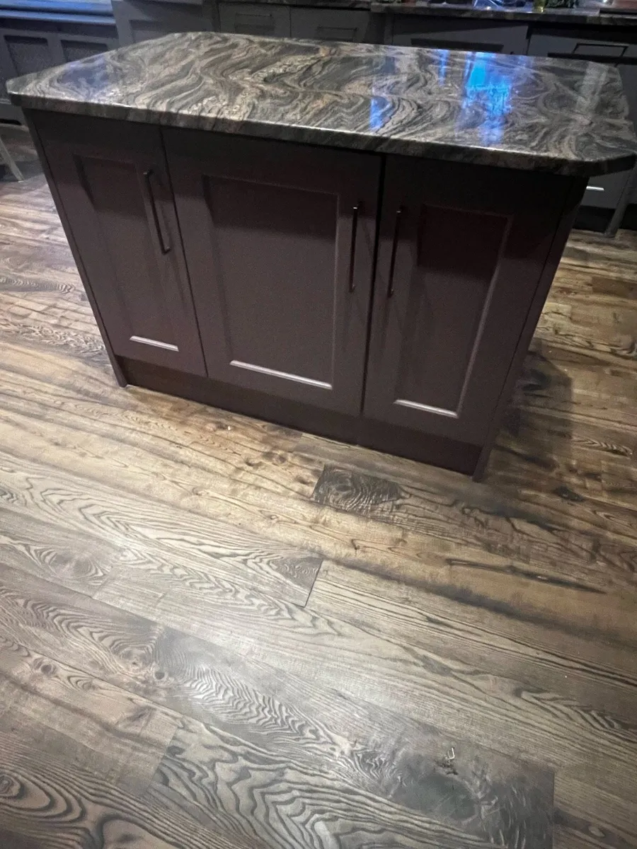 Kitchen island - Image 2
