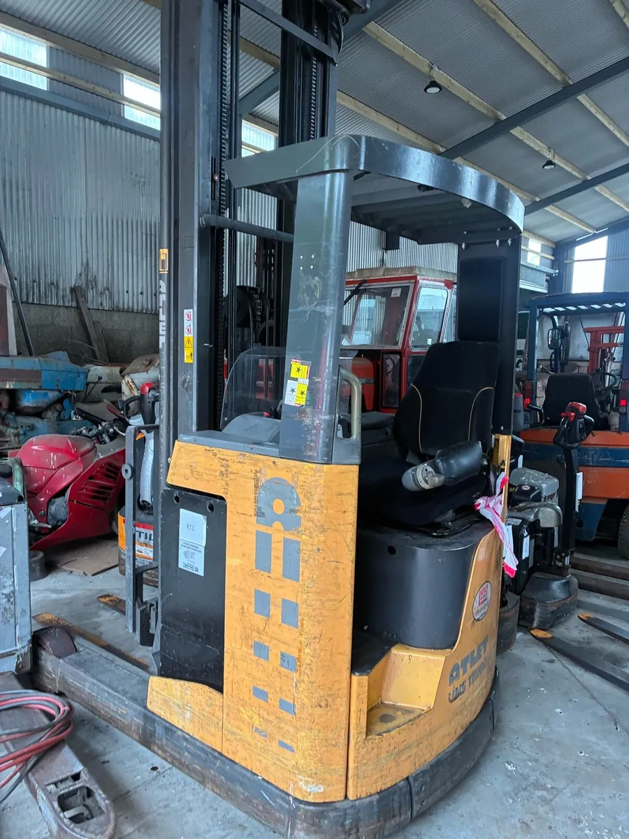 Pallet truck - Image 1