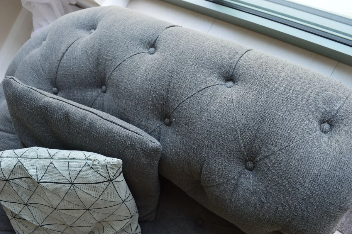 Sofa Couch (Chesterfield Style) - Image 3