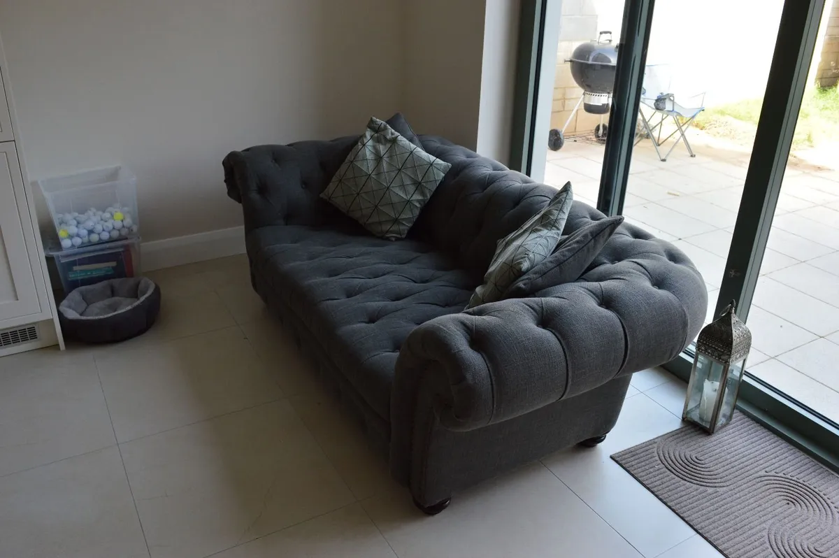 Sofa Couch (Chesterfield Style) - Image 4