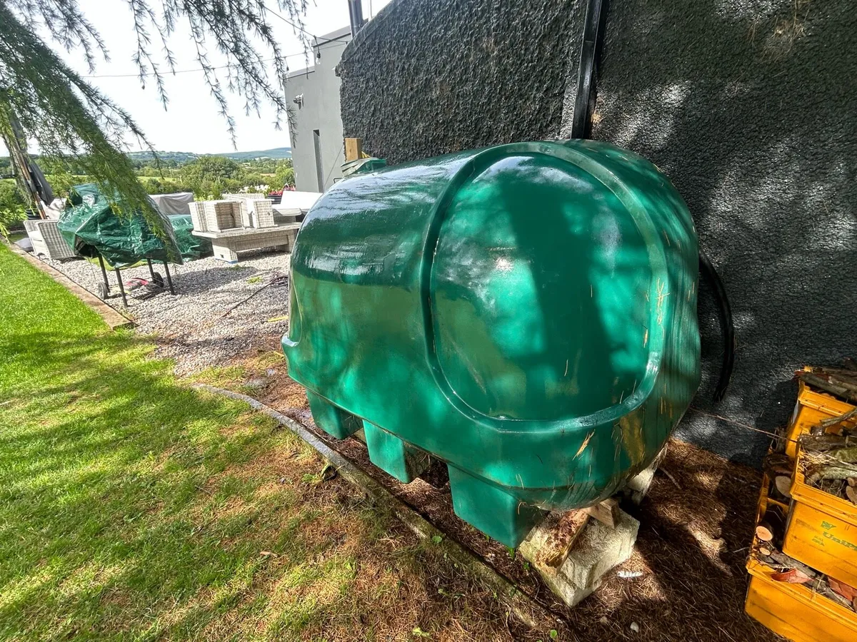 Oil tank - Image 1