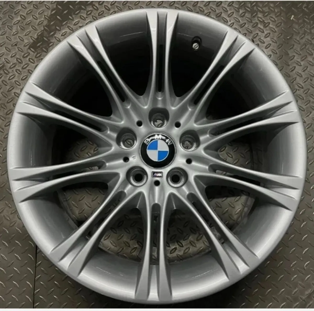 Genuine BMW MV2 5 Series E60/61 - 18" Alloy Wheel - Image 1
