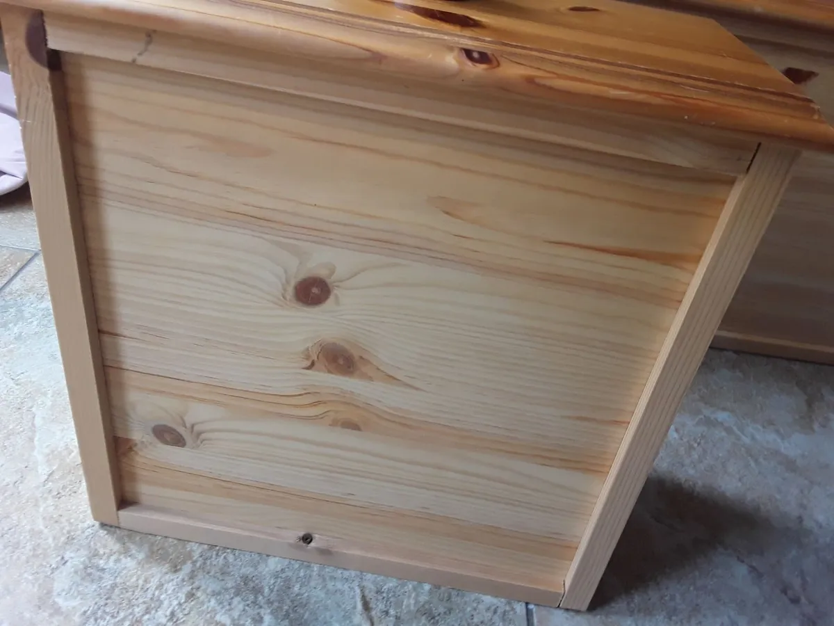 Extremely heavy solid pine Chester drawers - Image 2