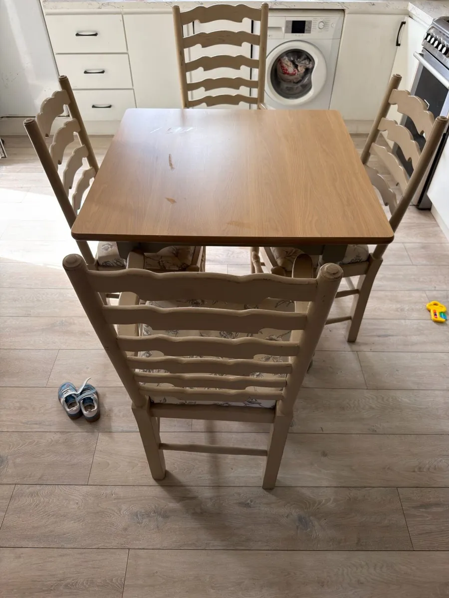 Table & Chairs - Image 3