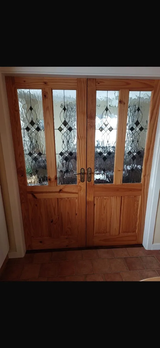 Internal pine doors with glass - Image 1