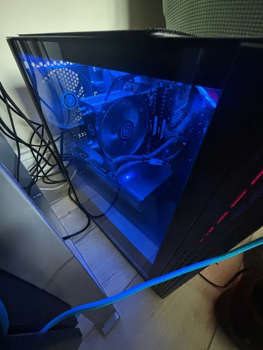 Gaming PC, 144 Hz Monitor, 60 Hz Monitor - Image 1