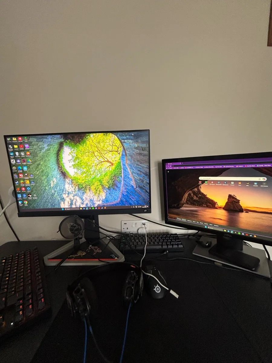 Gaming PC, 144 Hz Monitor, 60 Hz Monitor - Image 2