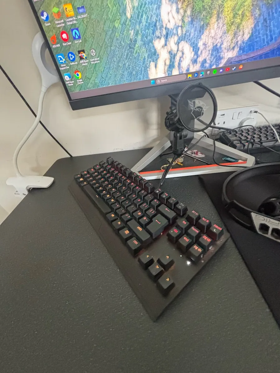 Gaming PC, 144 Hz Monitor, 60 Hz Monitor - Image 3