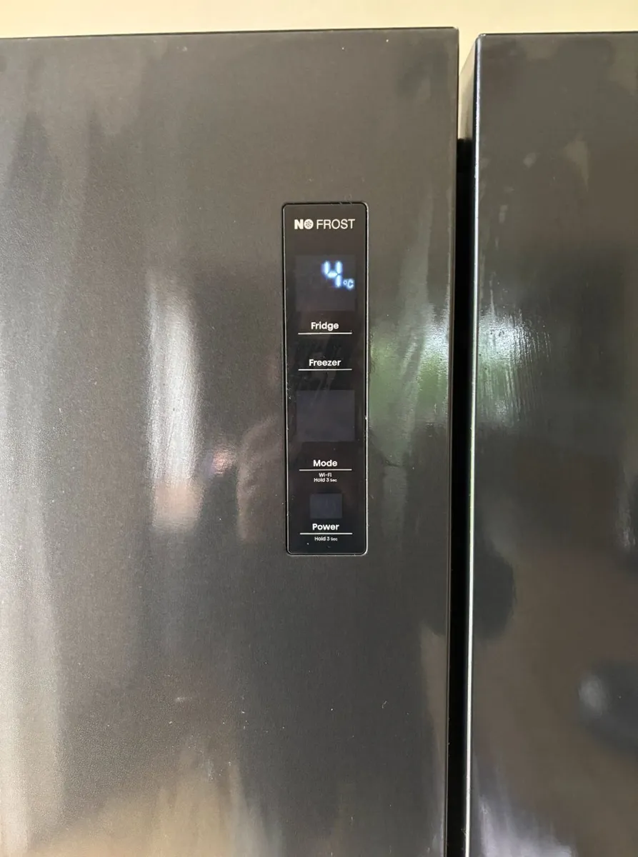 7 Month Old Hisense Freestanding Fridge Freezer - Image 2