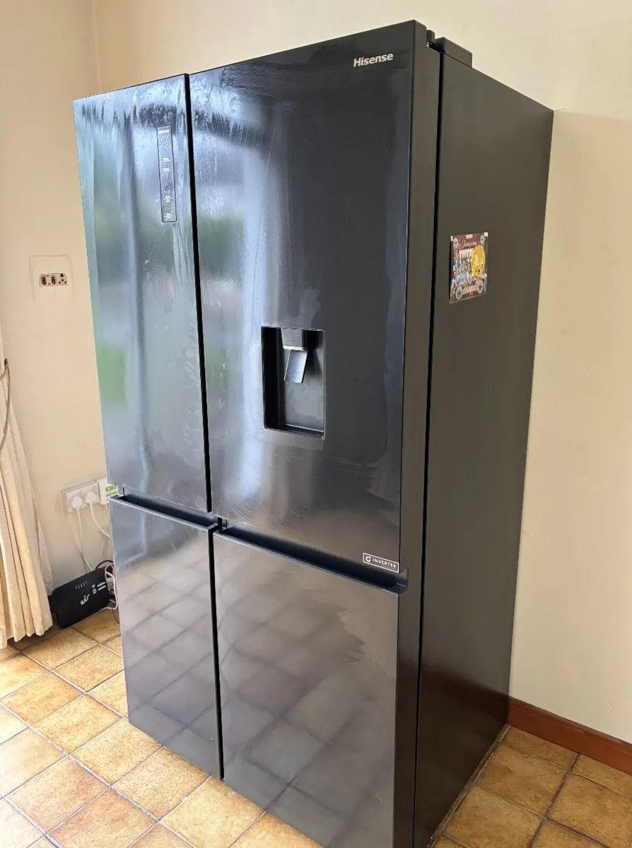 7 Month Old Hisense Freestanding Fridge Freezer - Image 4