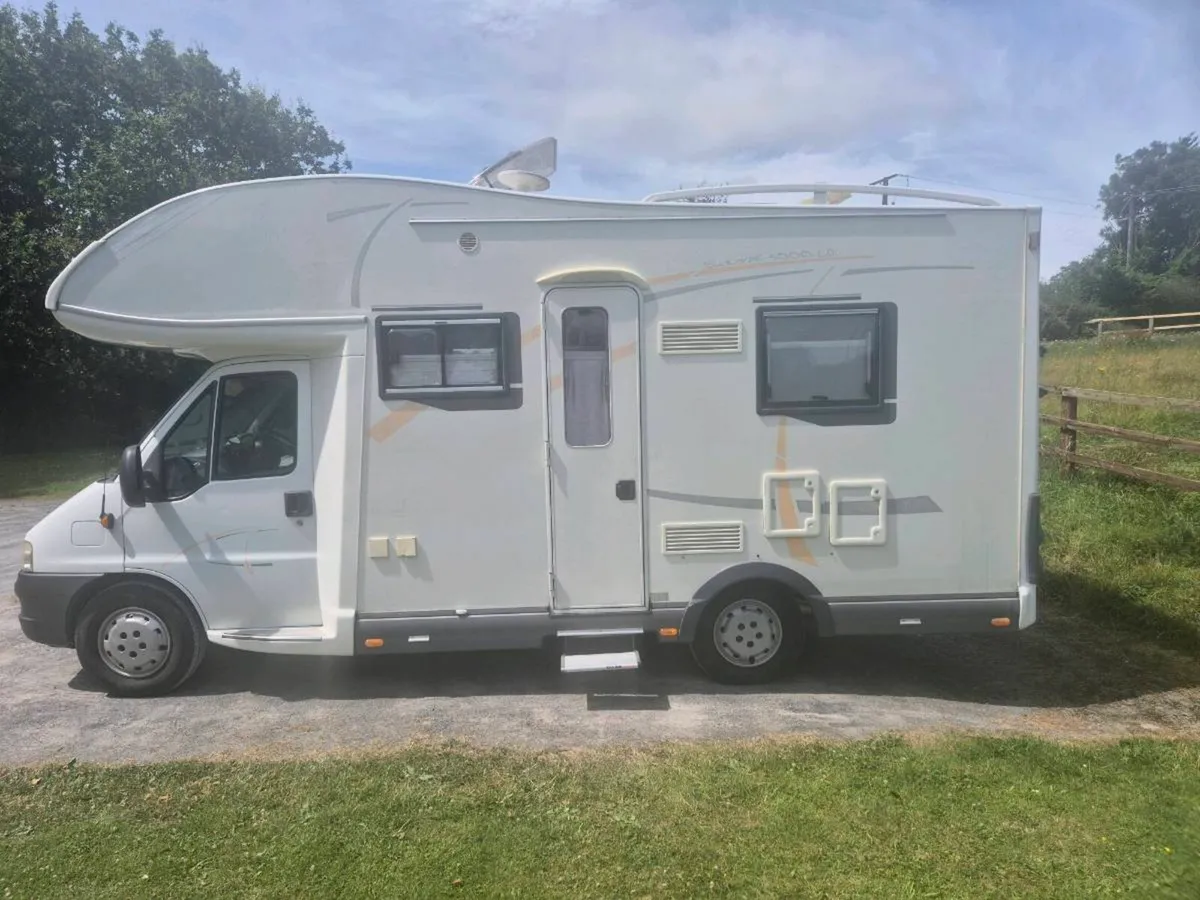 Camper van - Image 1