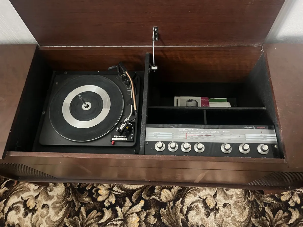 Vintage Mid-Century Radio,Record Player Cabinet - Image 2
